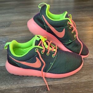 Nike Roshe Run Neon Sneakers Women’s Size 6.5 Athletic Shoes Lightweight